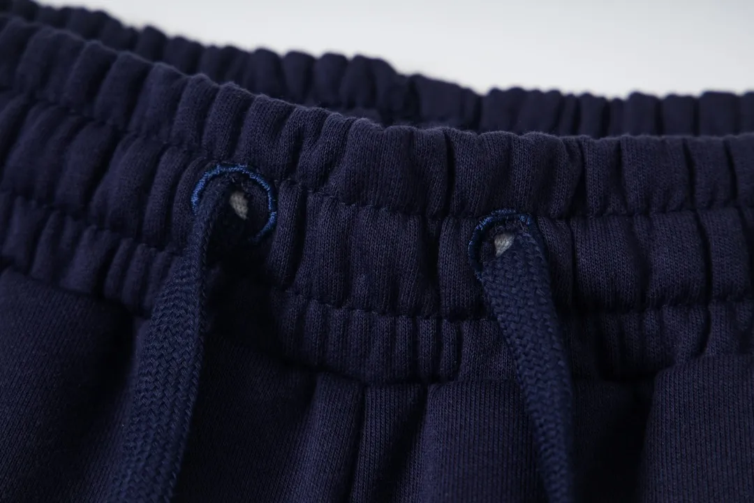 P140 Model No. 836 Ralph Lauren/Ralph Lauren Basic pony embroidered logo shorts for men and women. Pure cotton fabric. Easier to wear, more comfortable and less bulky than ordinary fabrics. Customized thread weaving and dyeing. Classic pony embroidery logo. Collar cross-threading details. Three-needle and five-thread workmanship throughout the body. Complete accessories. How to wear any trendy style. Easy to control. Match at will. Full of design, simple and must-have style! Color: Black White Navy Gray Size: S-XL